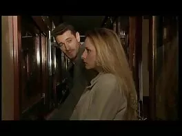 Пенелопа седи възбудена в бельото си секс безплатни клипове и чака подходящия петел за деня.