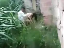 Хванат да мастурбира pornoklip на открито
